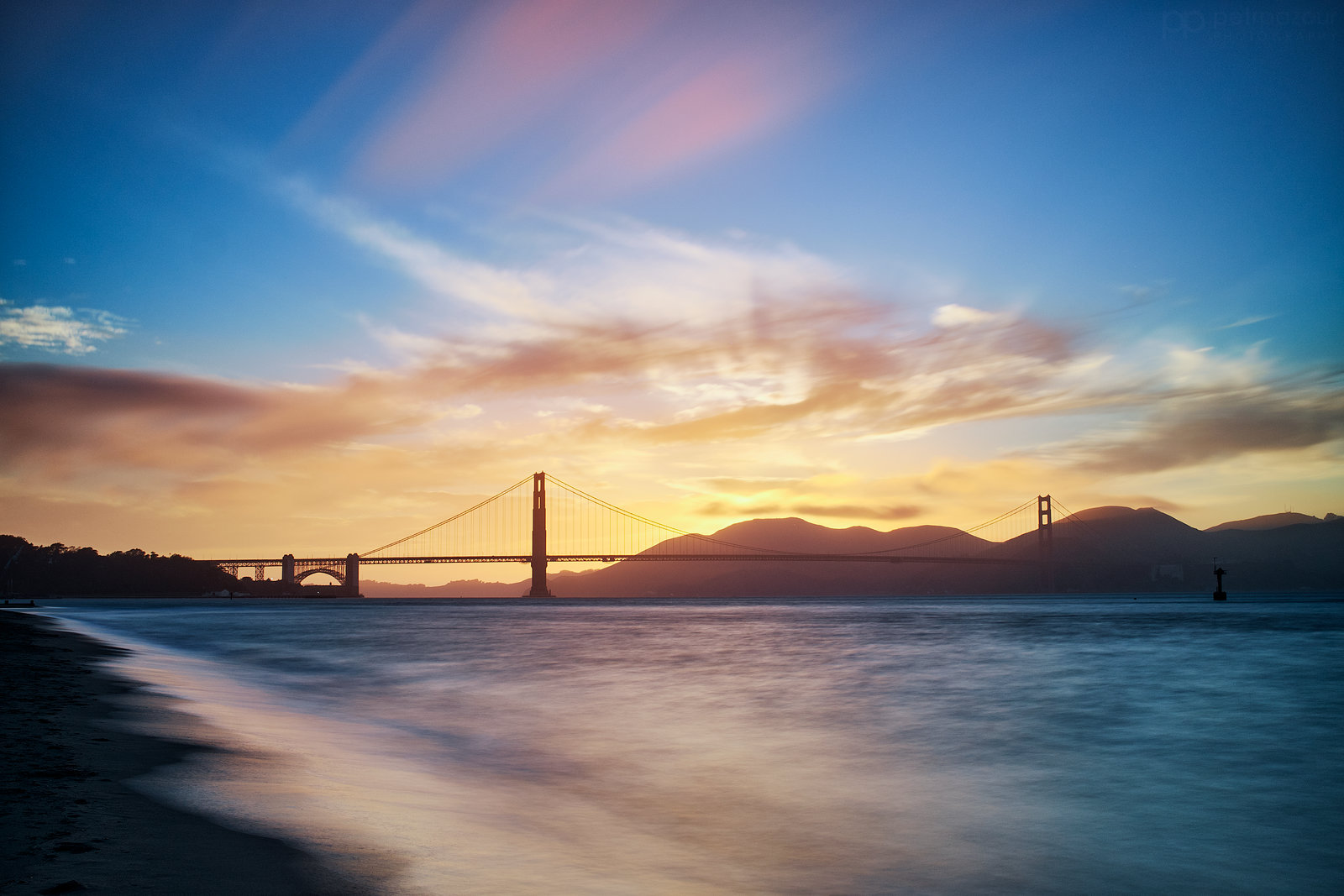 Večerní pohled na most Golden Gate