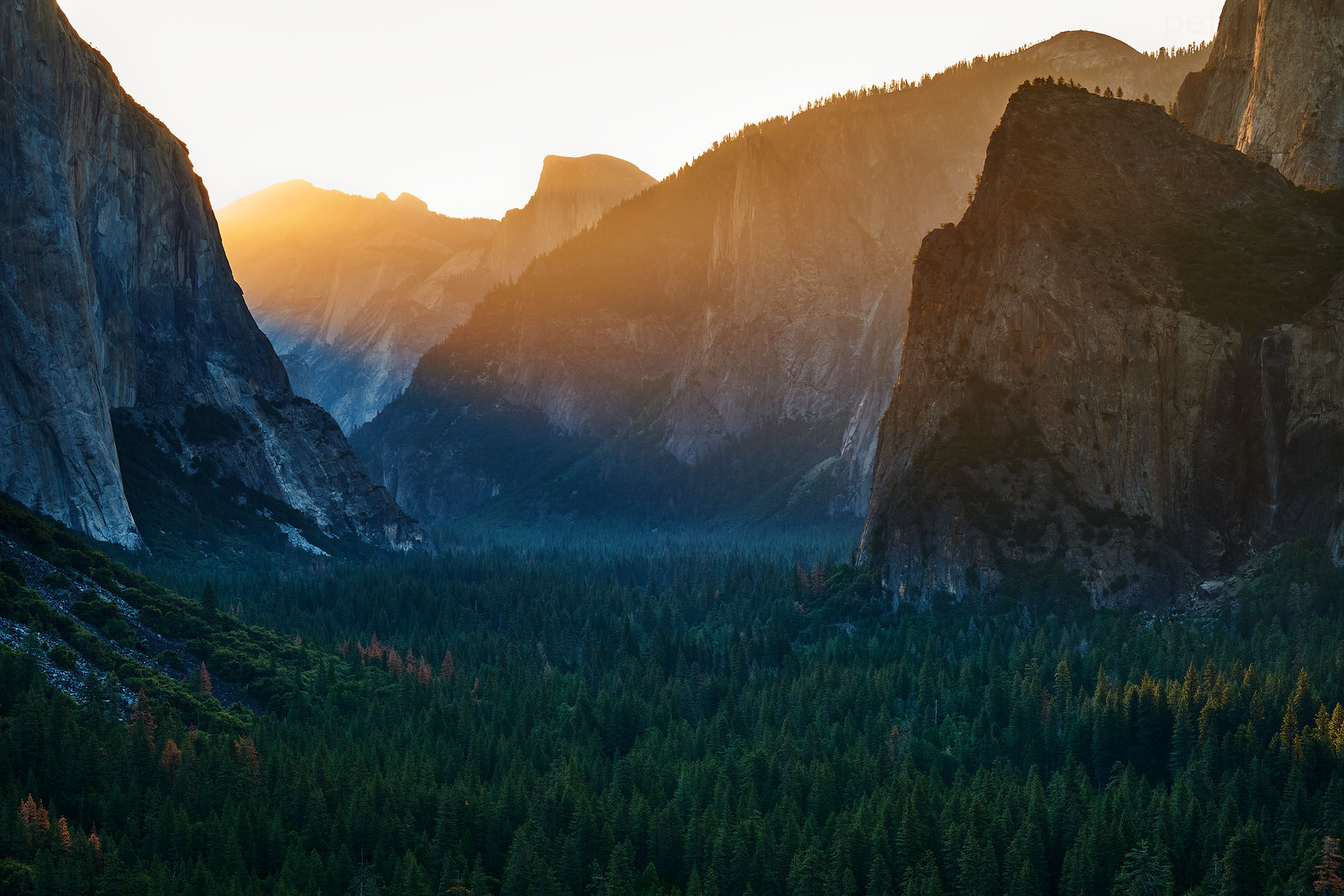 Yosemitské údolí od Tunnel View