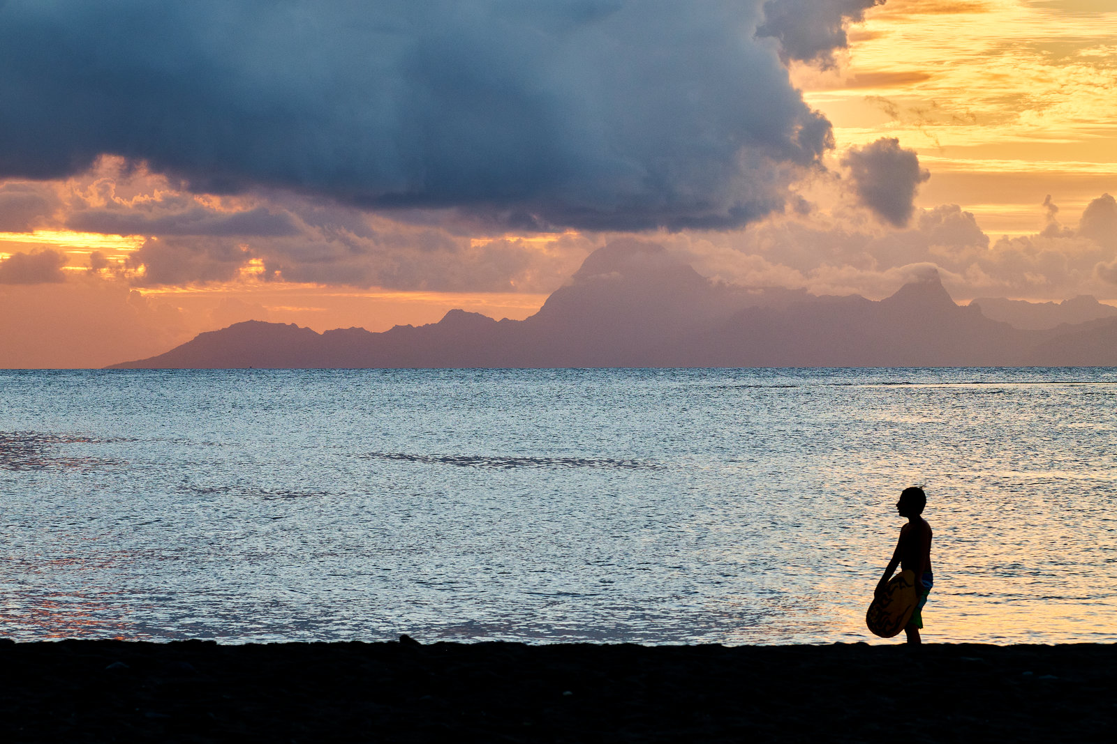 Večerní Moorea z Tahiti