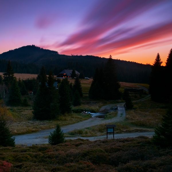 Noc přichází nad Antýgl