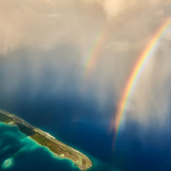 Duha nad atolem Rangiroa